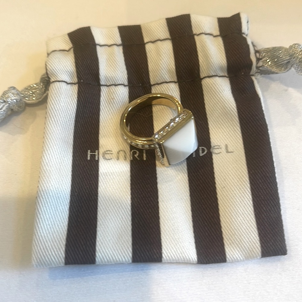 Henri Bendel ring